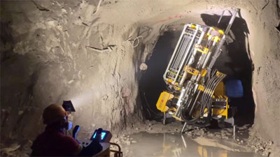 Jumbo Hidráulico, con Cambiador de Varillas Automático HT71