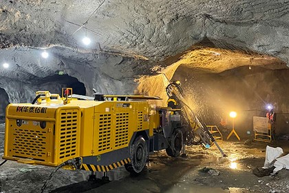 Perforadora Jumbo Hidráulica, HT72-B