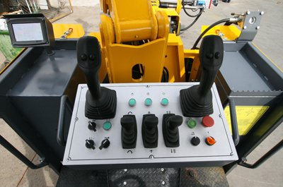 Jumbo Empernador Hidráulico, con Dos Brazos HT91/2